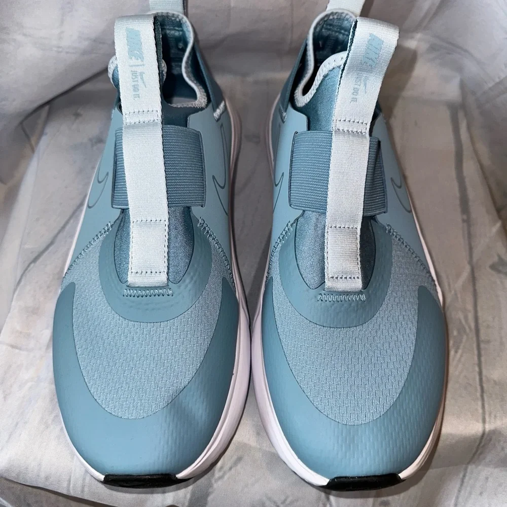 Nike sneakers 6.5Y & 7Y - Picture 2 of 4